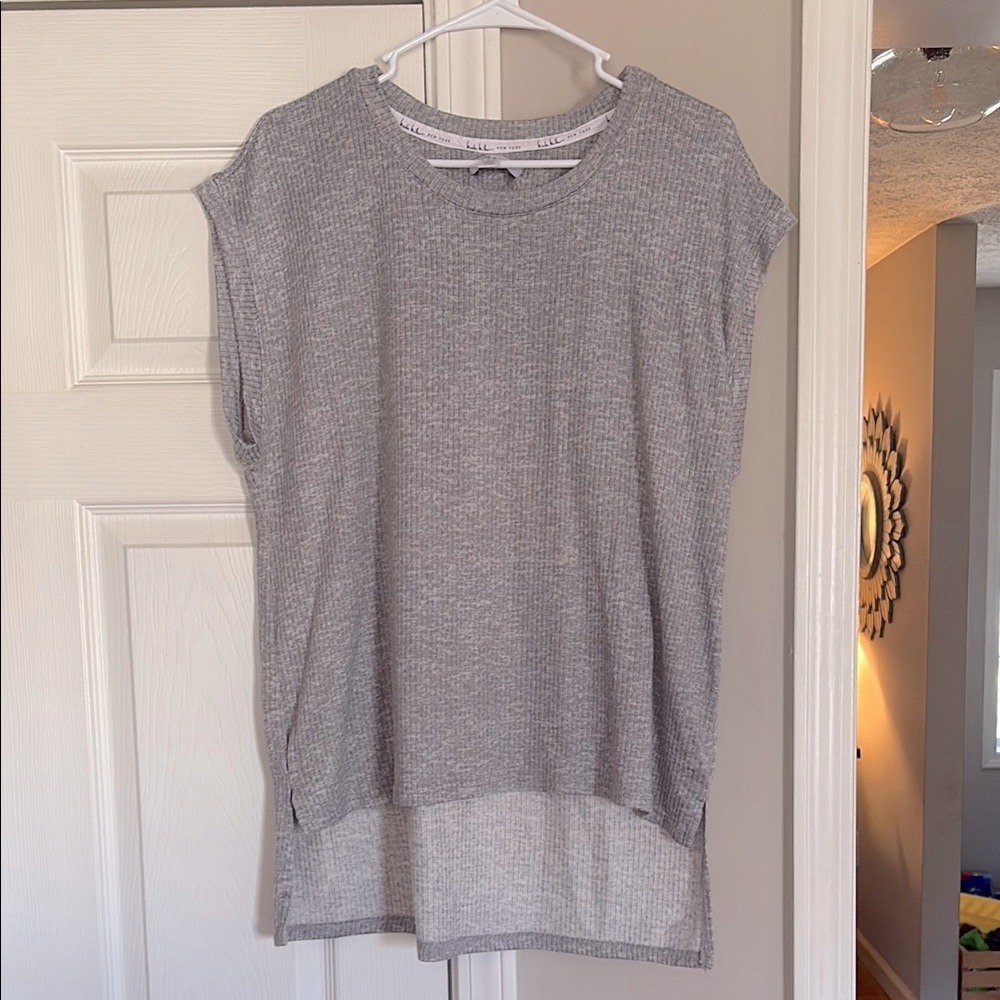 Women’s Gray Sleeveless High/Low Tank Size XL EUC Super Super Soft